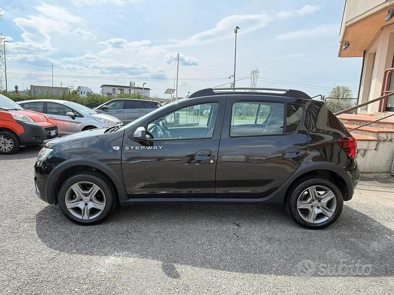 Usata Dacia Sandero Stepway 90 CV (66 kW) 2017 Nero Berlina