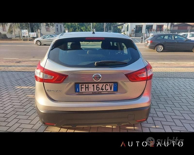 Usata Nissan Qashqai Acenta 110 CV (80 kW) 2017 Grigio SUV