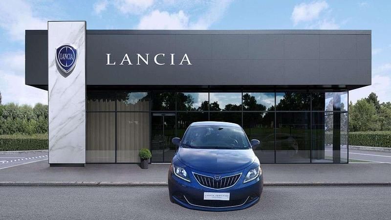 Usata Lancia Ypsilon Silver 69 CV (50 kW) 2022 Blu Utilitaria