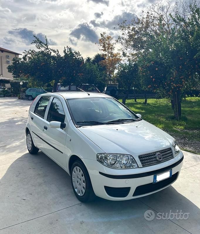 Usata Fiat Punto 69 CV (50 kW) 2009 Bianco Berlina