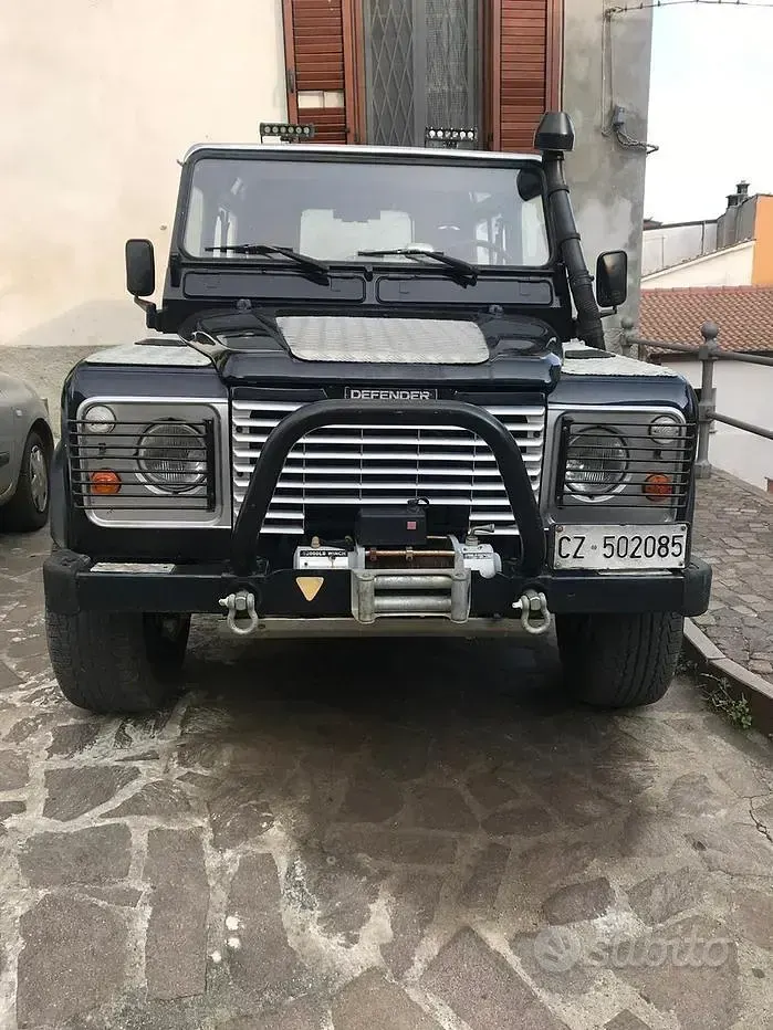 Usata Land Rover Defender 109 CV (80 kW) 1990 Nero SUV