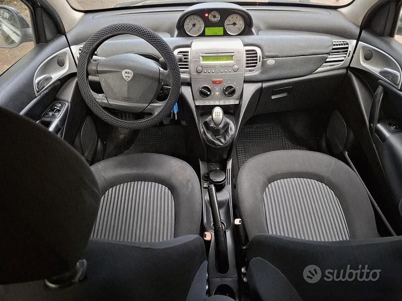 Usata Lancia Ypsilon 60 CV (44 kW) 2010 Utilitaria