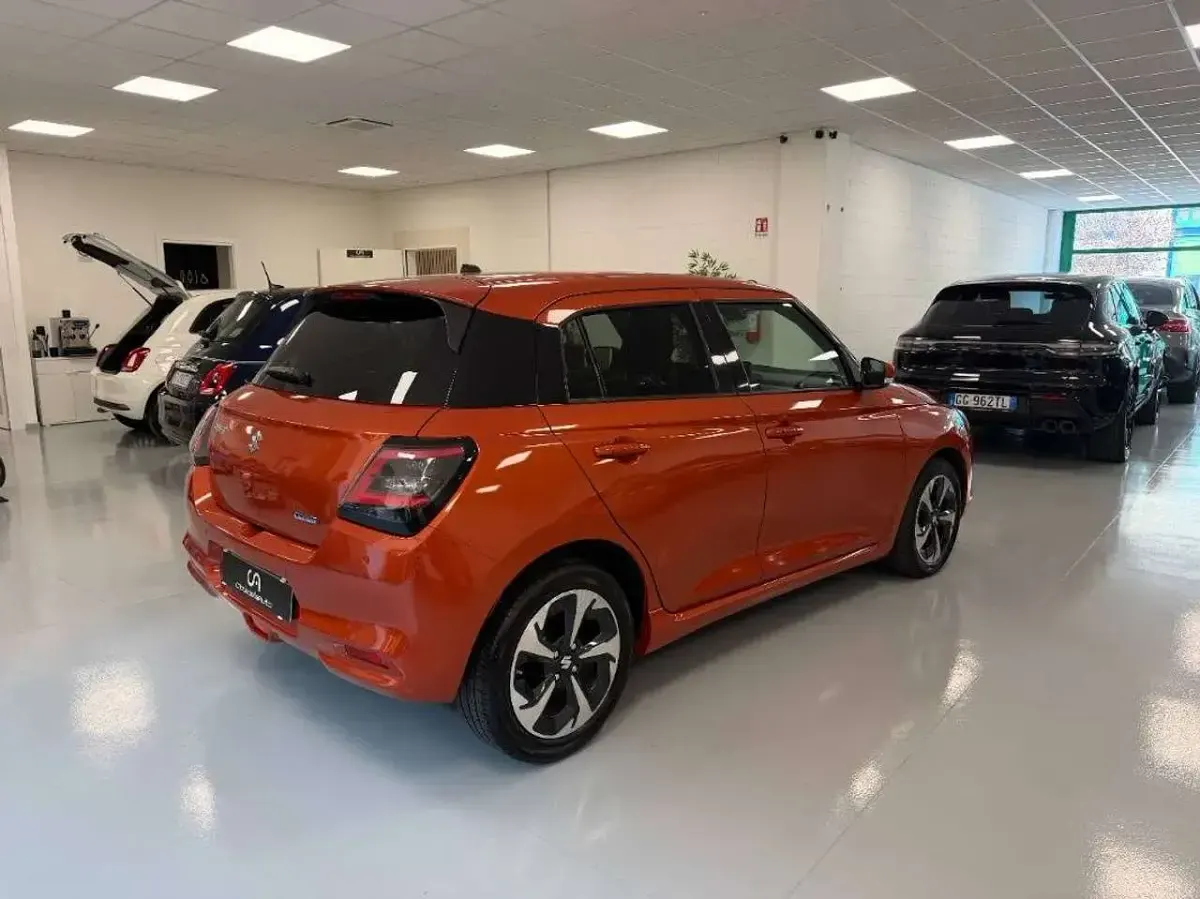 Usata Suzuki Swift 83 CV (61 kW) 2024 Arancione Utilitaria
