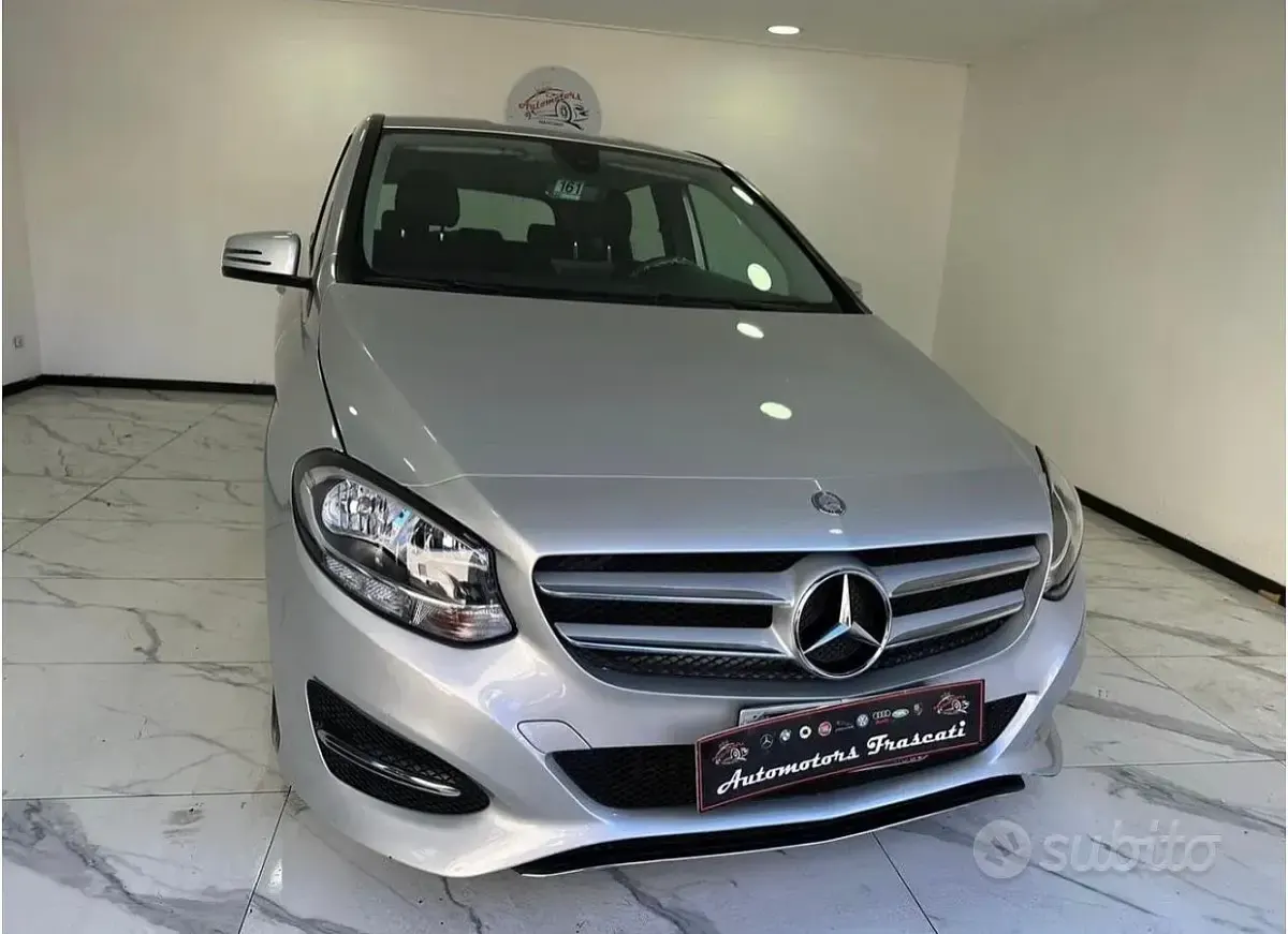 Usata Mercedes B180 Executive 109 CV (80 kW) 2017 Grigio Utilitaria