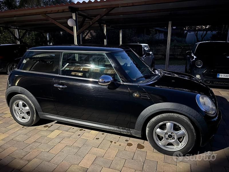 Usata Mini Cooper 75 CV (55 kW) 2010 Nero Utilitaria