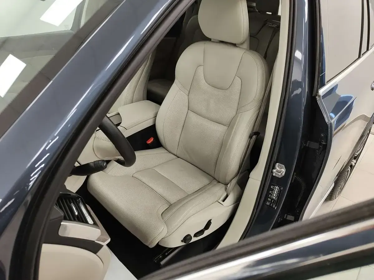 Usata Volvo XC90 Inscription 235 CV (172 kW) 2021 Blu/azzurro SUV