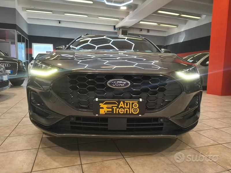 Usata Ford Focus ST 119 CV (87 kW) 2022 Grigio Station wagon
