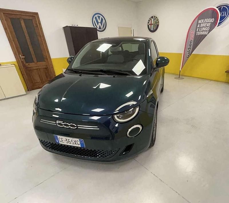 Usata Fiat 500e Passion 42 kW (58 CV) 2021 Blu/azzurro Utilitaria