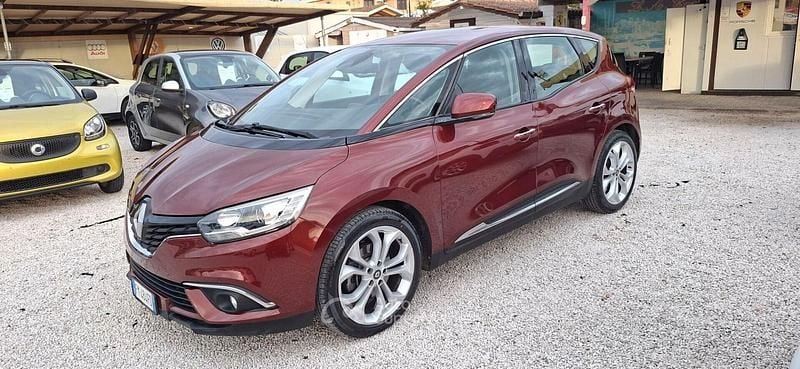 Usata Renault Scénic IV Zen 110 CV (80 kW) 2017 Viola Monovolume