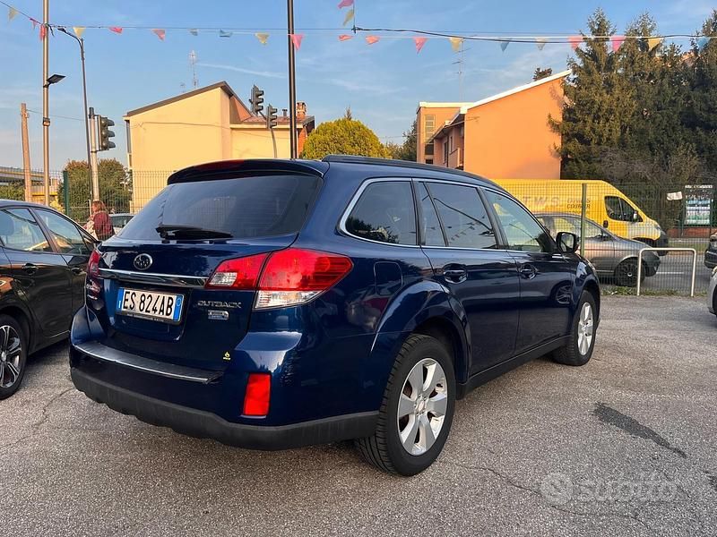 Usata Subaru Outback Exclusive+ 149 CV (109 kW) 2013 Blu Station wagon