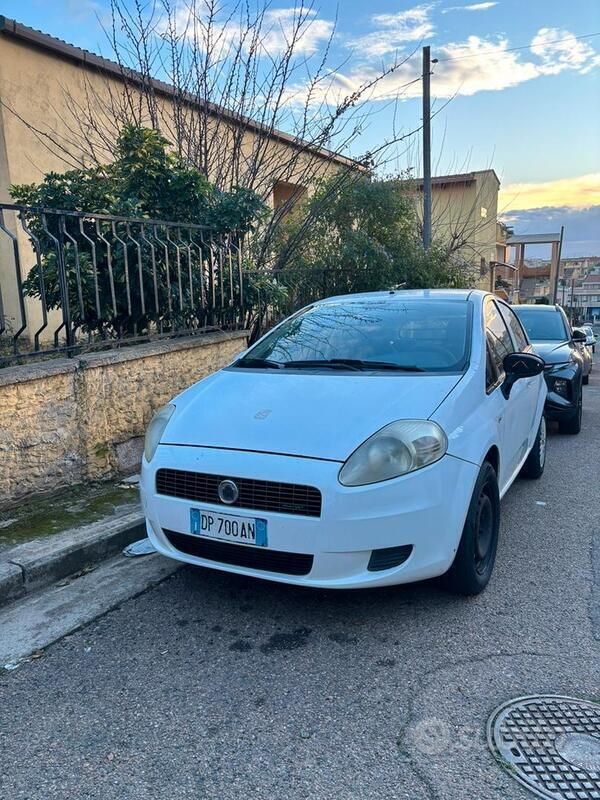 Bianco Usata 2022 Fiat Grande Punto Due volumi | 2500 € - Immagine 1/4