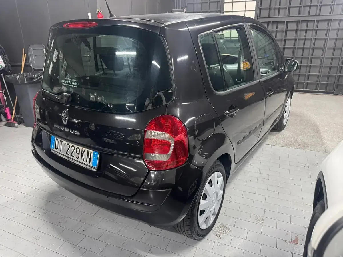 Usata Renault Modus Dynamique 75 CV (55 kW) 2008 Nero Monovolume