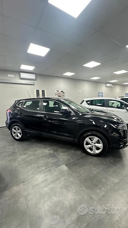 Usata Nissan Qashqai Acenta 110 CV (80 kW) 2018 Nero SUV