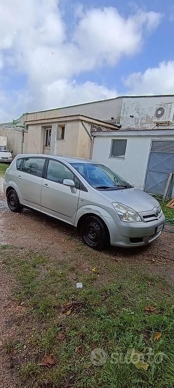 Usata Toyota Corolla Verso 2005 Grigio Monovolume