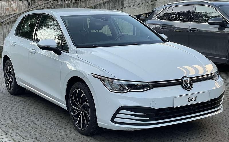 Bianco Usata 2023 VW Golf VIII Life Berlina | 21.800 € (Buon prezzo) - Immagine 1/4