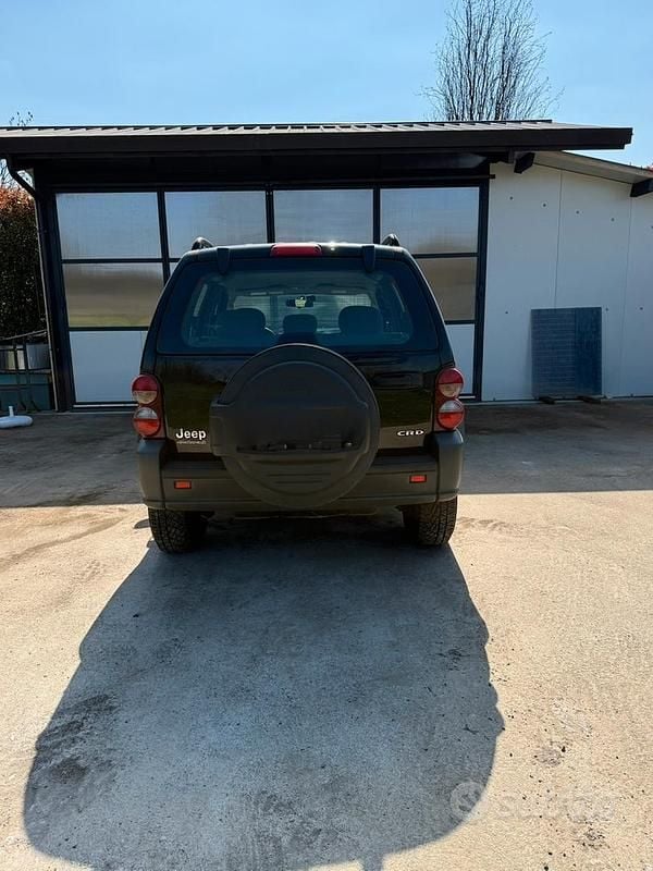 Usata Jeep Cherokee 116 CV (85 kW) 2008 Nero SUV