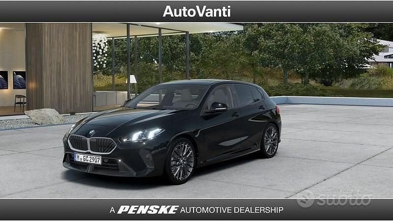 Nero Nuova 2025 BMW 123 M Sport Due volumi | 48.610 € - Immagine 1/4