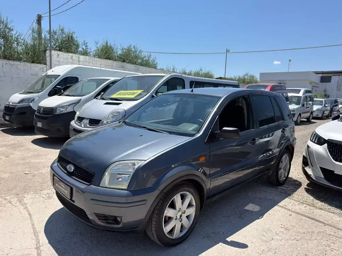 Usata Ford Fusion Titanium 68 CV (50 kW) 2004 Grigio Utilitaria