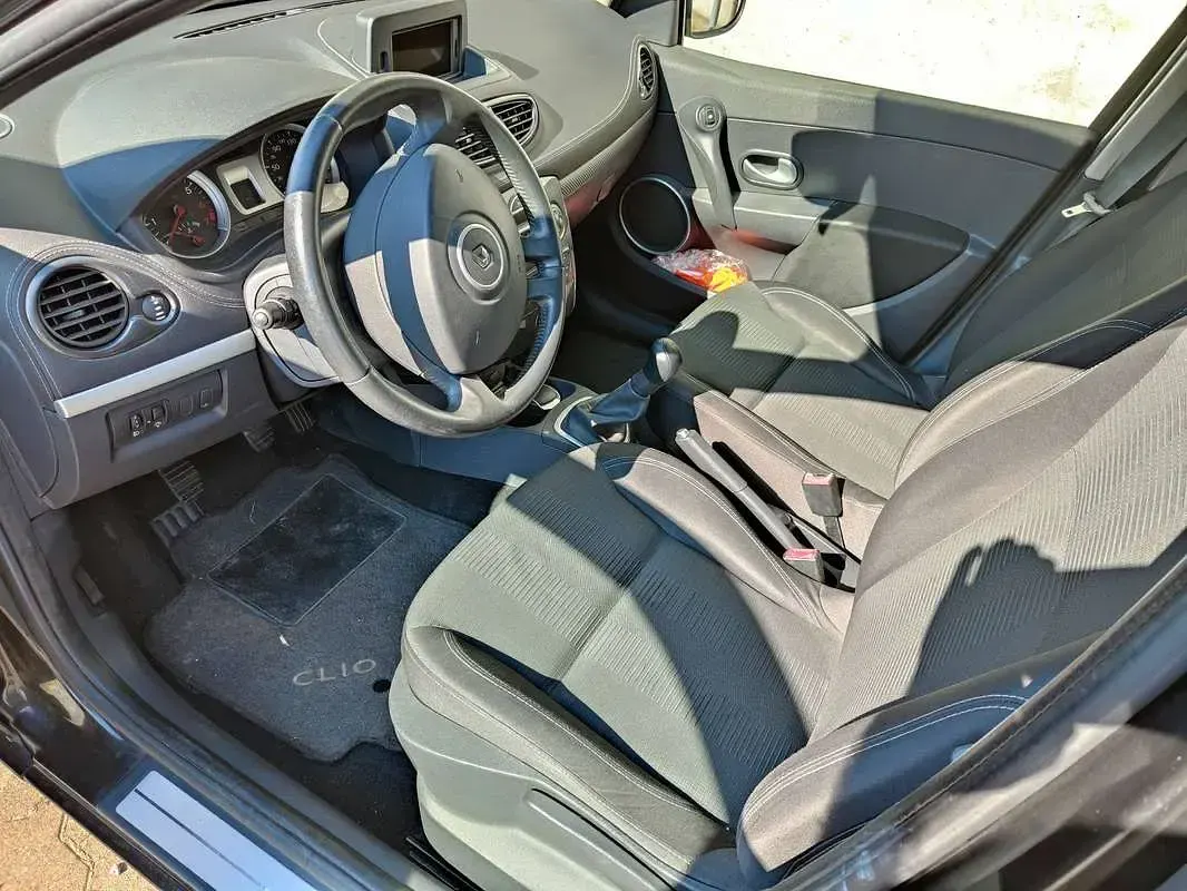 Usata Renault Clio III 75 CV (55 kW) 2011 Nero Berlina