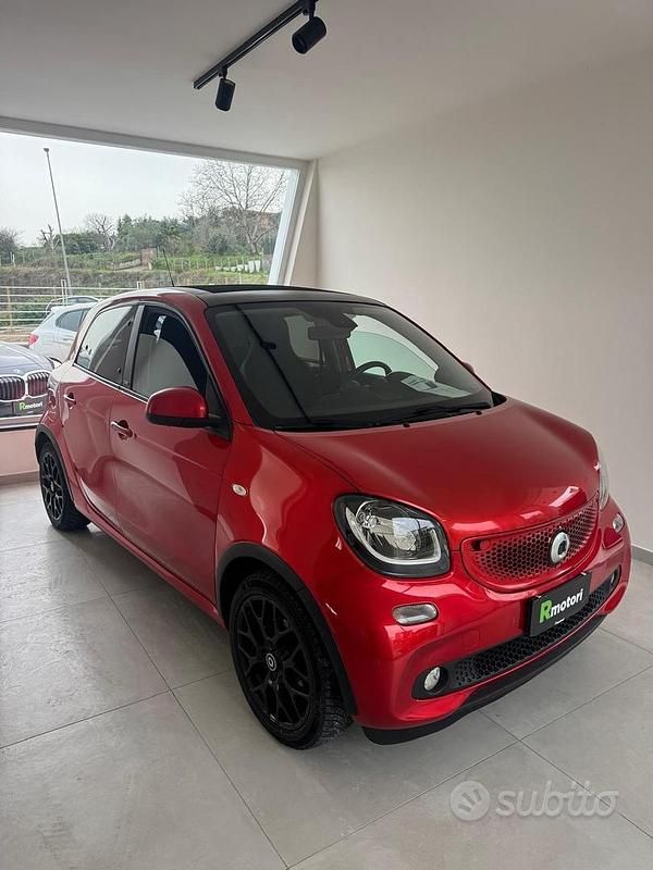 Rosso Usata 2019 Smart ForFour Prime Utilitaria | 16.500 € (Molto cara) - Immagine 1/4