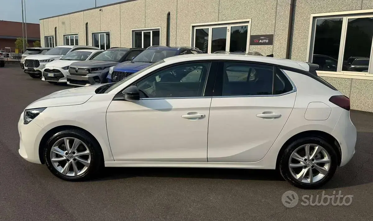 Usata Opel Corsa Elegance 101 CV (74 kW) 2023 Argento Utilitaria