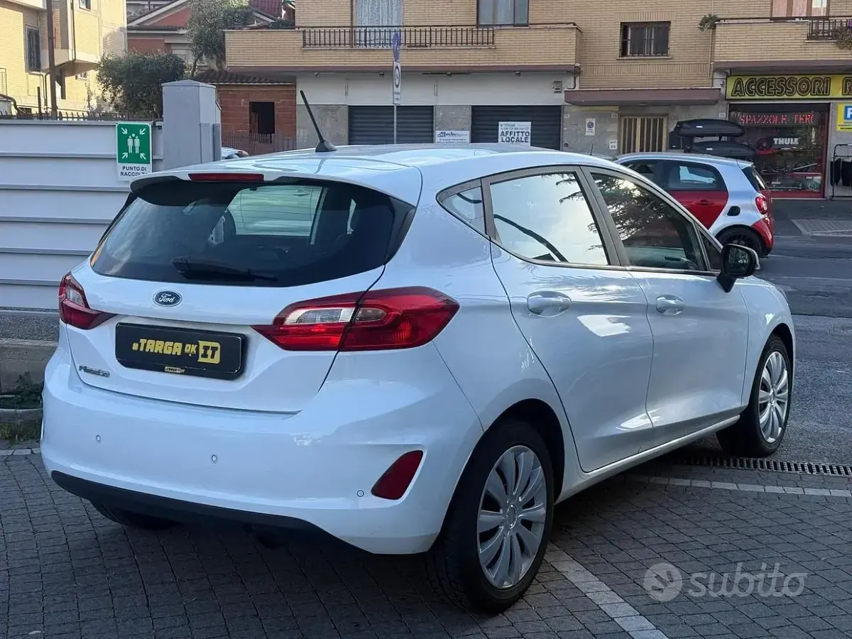 Usata Ford Fiesta 85 CV (62 kW) 2018 Grigio Utilitaria