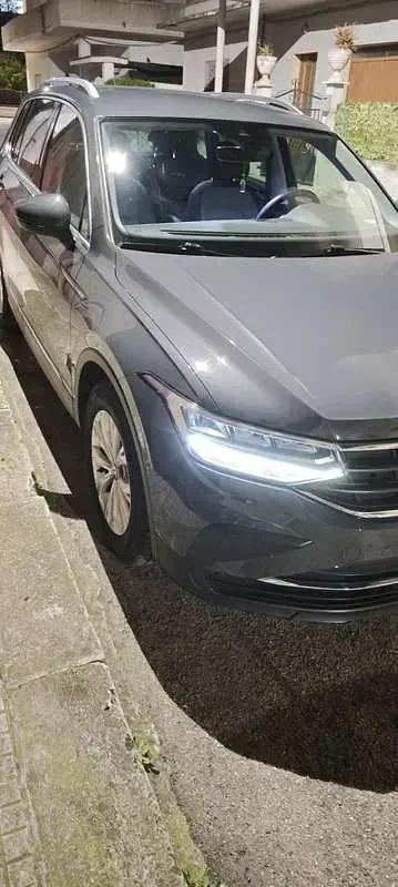 Usata VW Tiguan Life 122 CV (89 kW) 2021 Grigio SUV