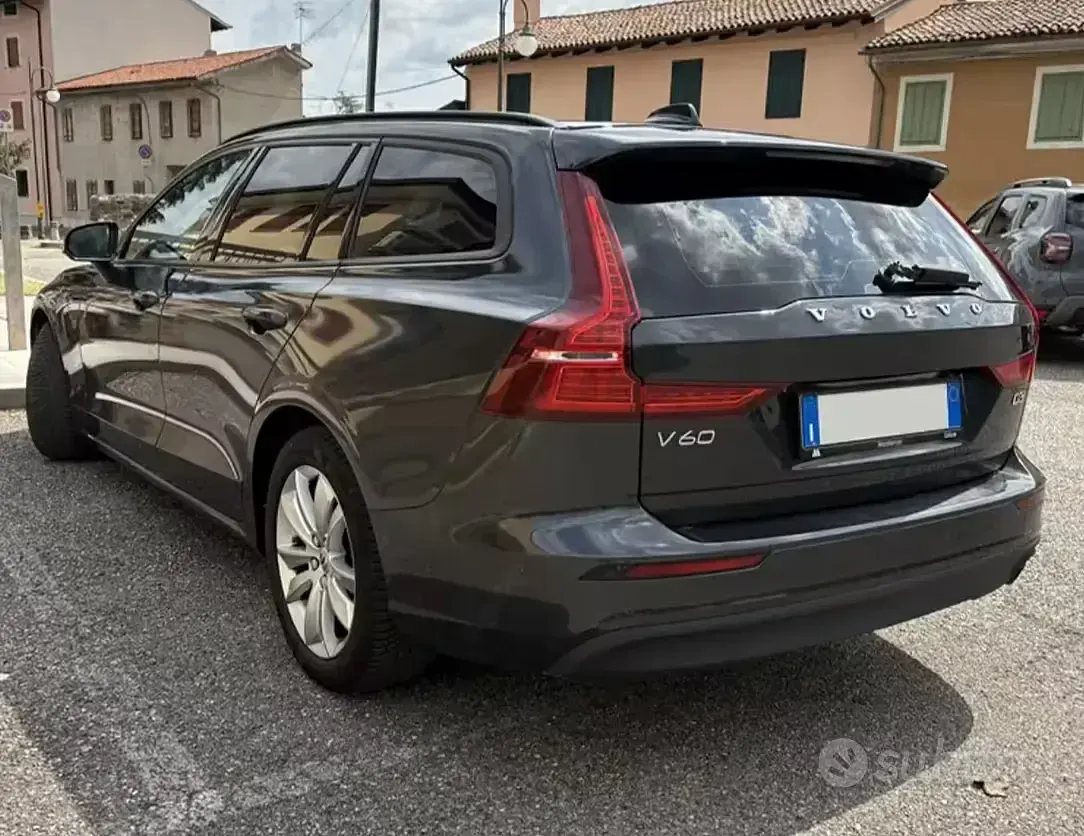 Usata Volvo V60 Business Edition 150 CV (110 kW) 2020 Grigio Station wagon