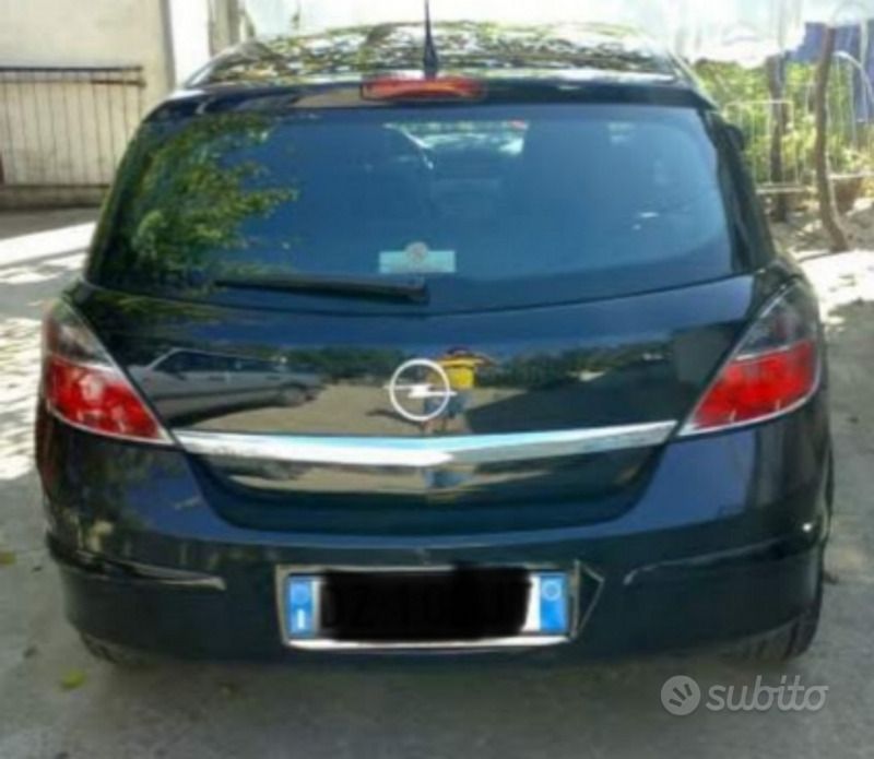 Usata Opel Astra 110 CV (80 kW) 2009 Nero Berlina