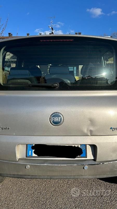 Usata Fiat Multipla 103 CV (75 kW) 2004 Grigio Monovolume