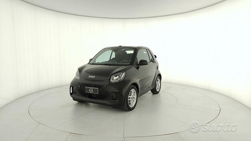 Usata Smart ForTwo Electric Drive Pure 60 kW (82 CV) 2021 Nero Cabrio