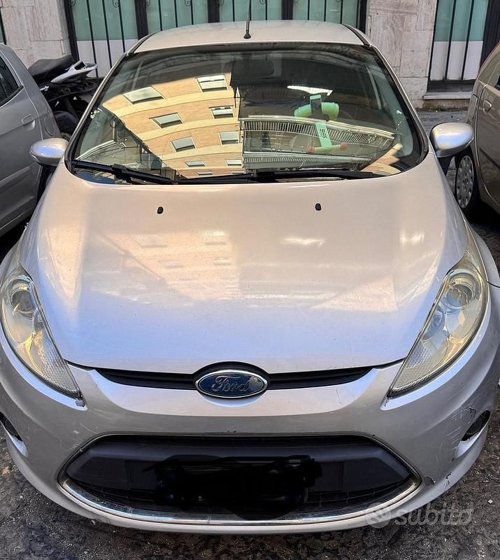 Usata Ford Fiesta 90 CV (66 kW) 2009 Grigio Utilitaria