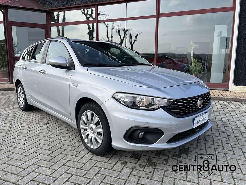 Usata Fiat Tipo Easy 120 CV (88 kW) 2018 Grigio alluminio Station wagon