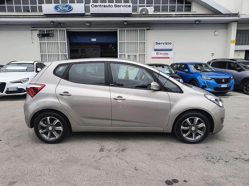 Usata Hyundai ix20 Xpossible 90 CV (66 kW) 2017 Argento Utilitaria