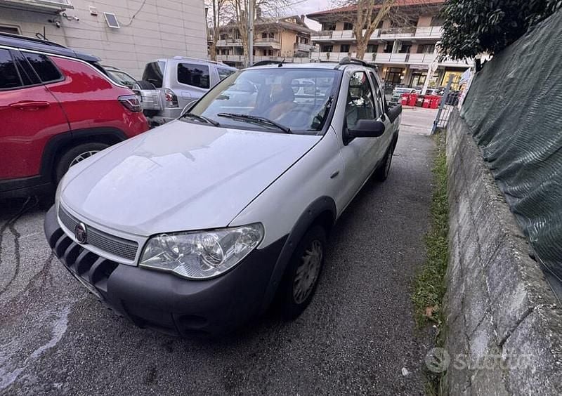 Usata Fiat Strada 84 CV (61 kW) 2007 Bianco Pick-up