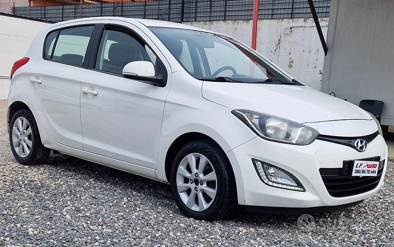 Usata Hyundai i20 Edition 74 CV (54 kW) 2013 Bianco Utilitaria