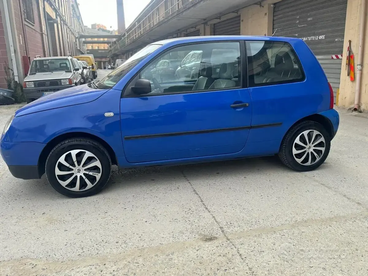 Usata VW Lupo Highline 75 CV (55 kW) 2002 Blu Utilitaria