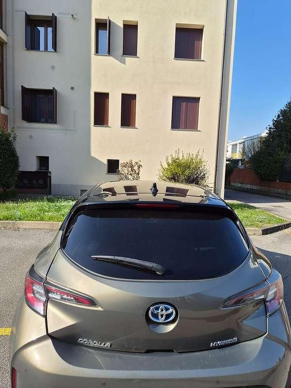 Usata Toyota Corolla Lounge 152 CV (111 kW) 2019 Bronzo Berlina