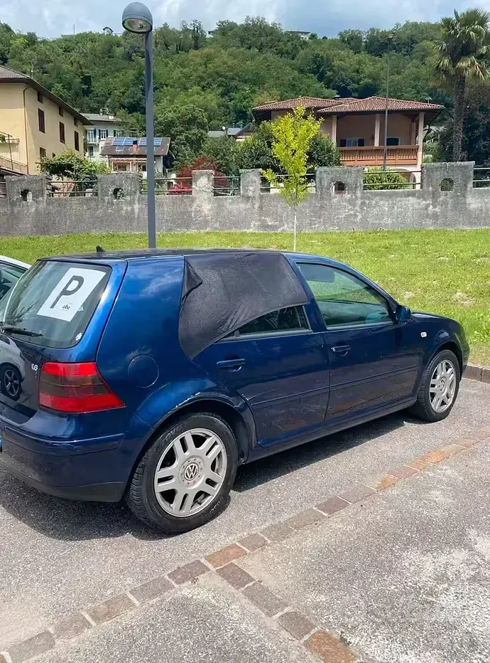 Usata VW Golf IV 105 CV (77 kW) 2003 Bluazzurro Berlina
