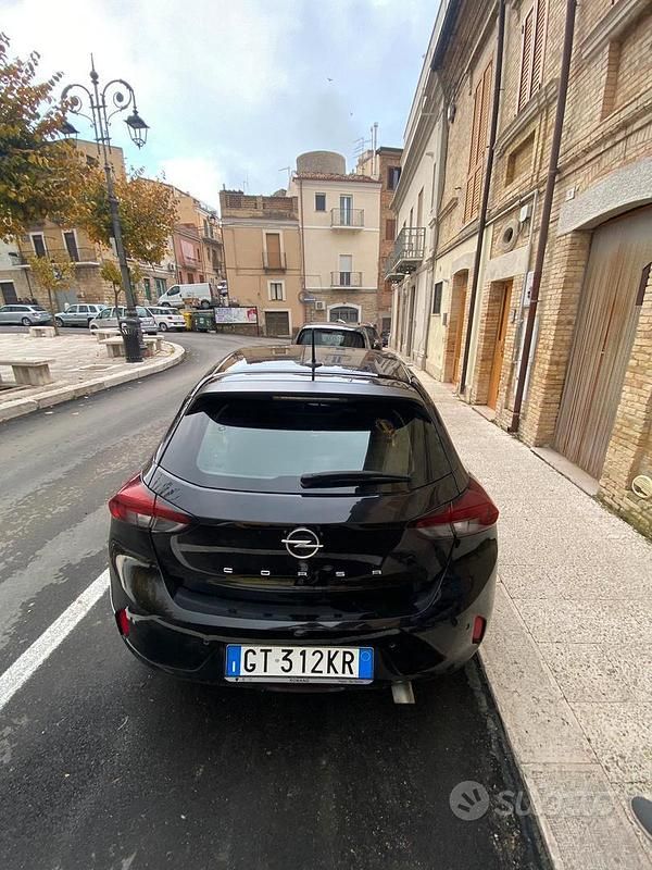 Usado Opel Corsa 2024 Negro Utilitario