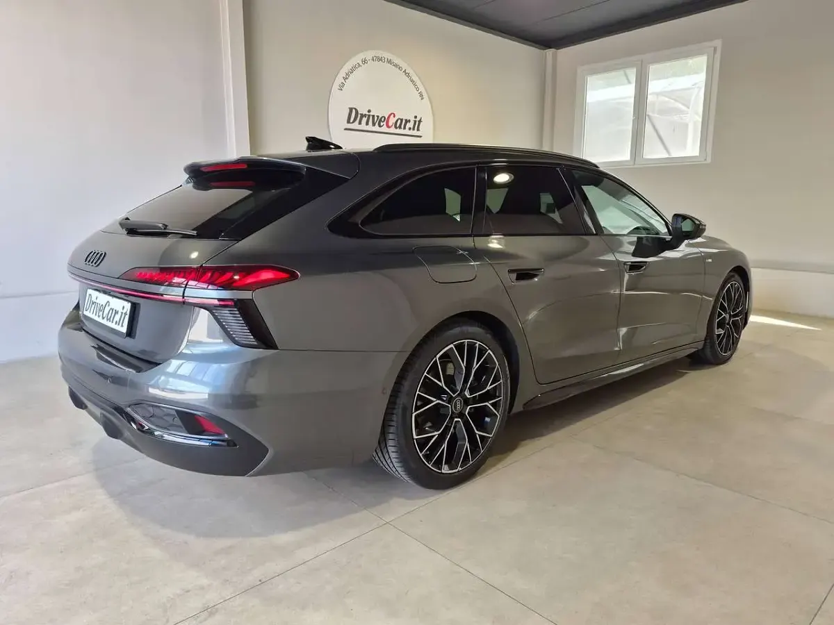 Usata Audi A6 S-Line 204 CV (150 kW) 2025 Grigio daytona perlato Station wagon
