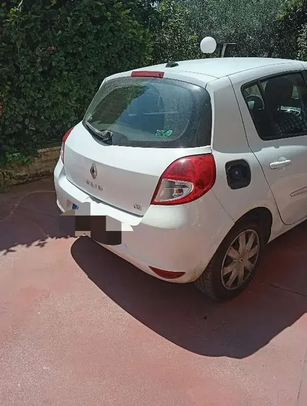 Usata Renault Clio III 75 CV (55 kW) 2012 Bianco Berlina