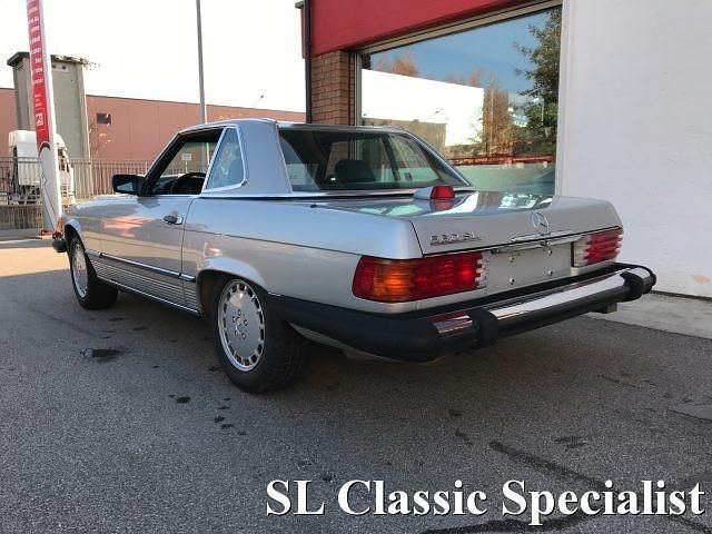 Usata Mercedes SL500 231 CV (169 kW) 1987 Argento metallizzato Cabrio