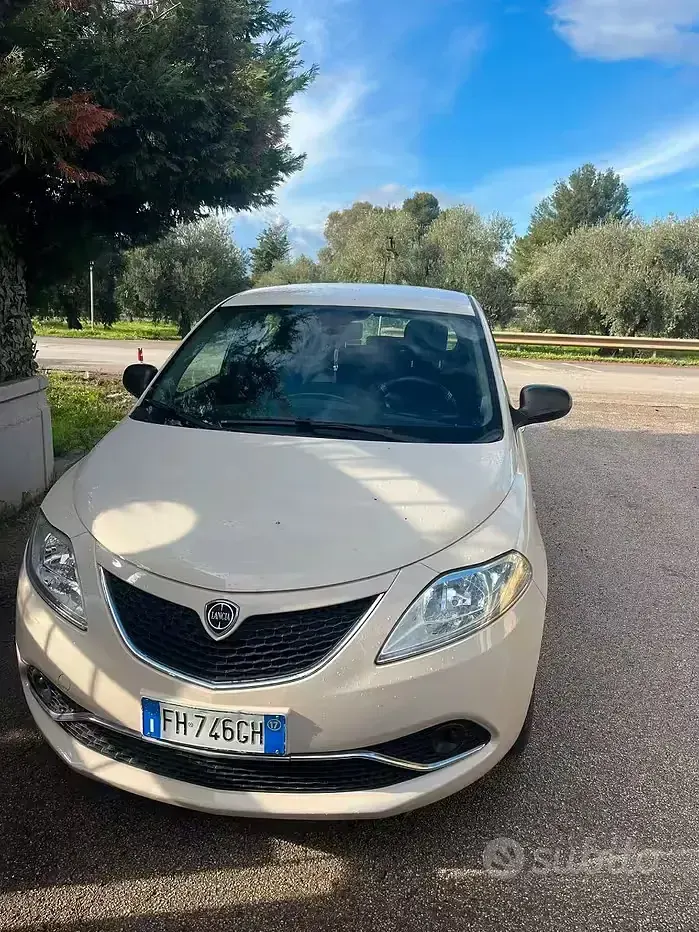 Usata Lancia Ypsilon 95 CV (69 kW) 2017 Bianco Utilitaria