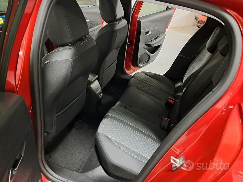 Nuova Peugeot 208 Allure 101 CV (74 kW) 2025 Rosso Utilitaria