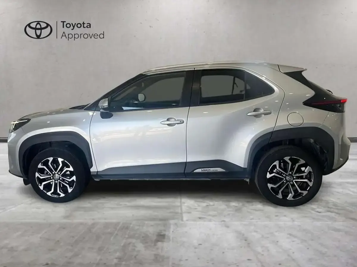 Usata Toyota Yaris Cross Trend 116 CV (85 kW) 2022 Argento SUV