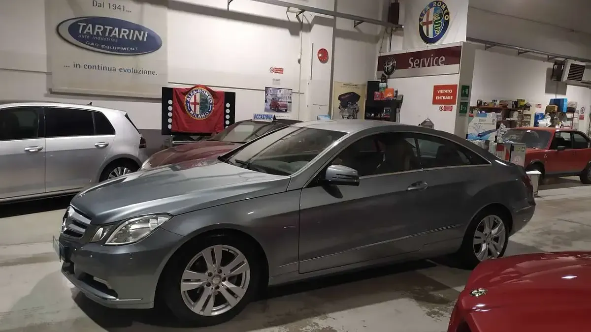 Usata Mercedes E250 Executive 204 CV (150 kW) 2010 Fumodi londra Coupé