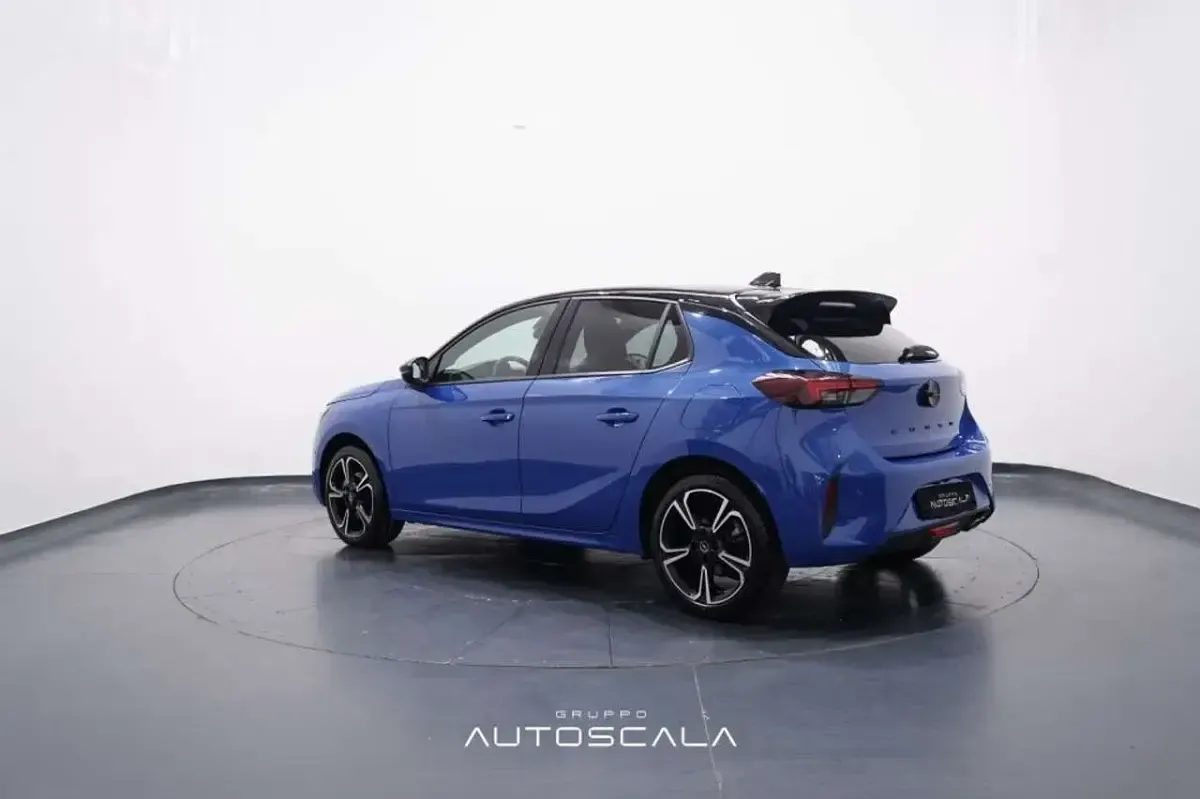 Usata Opel Corsa 131 CV (96 kW) 2024 Voltaic blue Utilitaria
