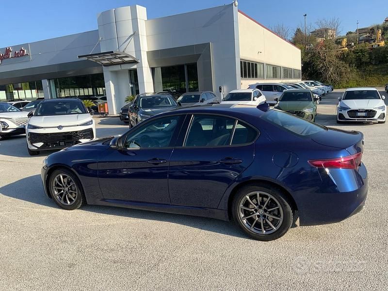 Usata Alfa Romeo Giulia Business 150 CV (110 kW) 2016 Blu Berlina