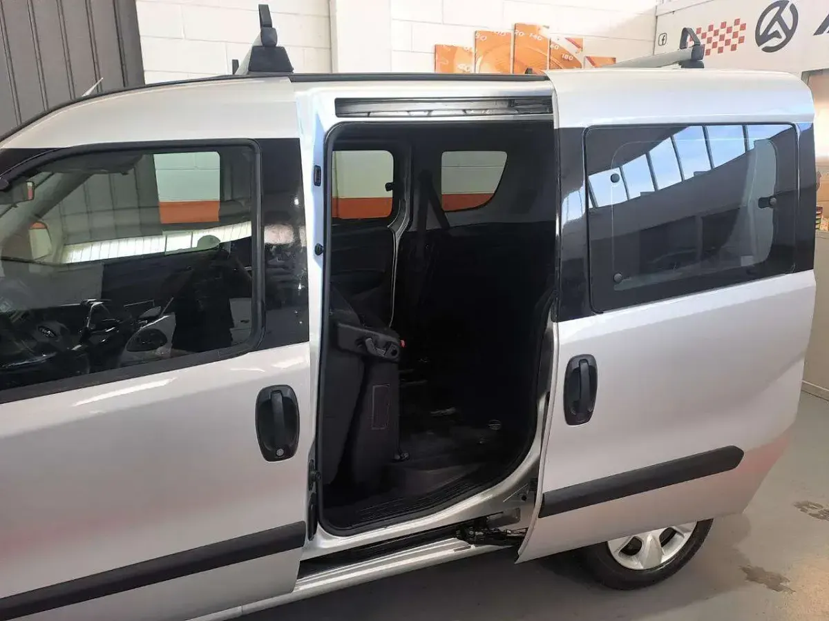 Usata Opel Combo 95 CV (69 kW) 2016 Grigio Monovolume